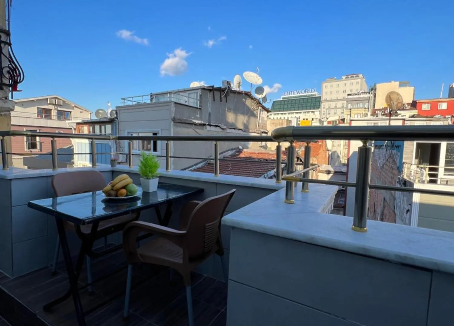 Taksim Larissa Hotel Suites Стамбул 2*,  Турция