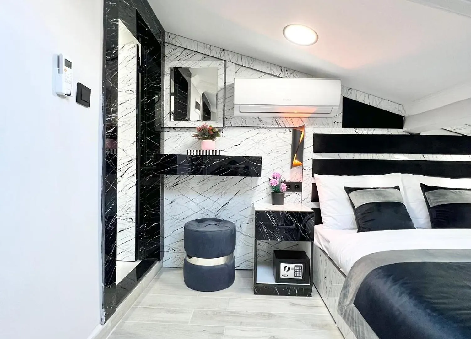 Taksim Larissa hotel suites İstanbul 2*,