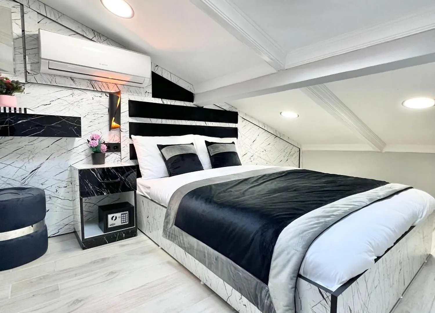 Taksim Larissa hotel suites İstanbul Apart Otel